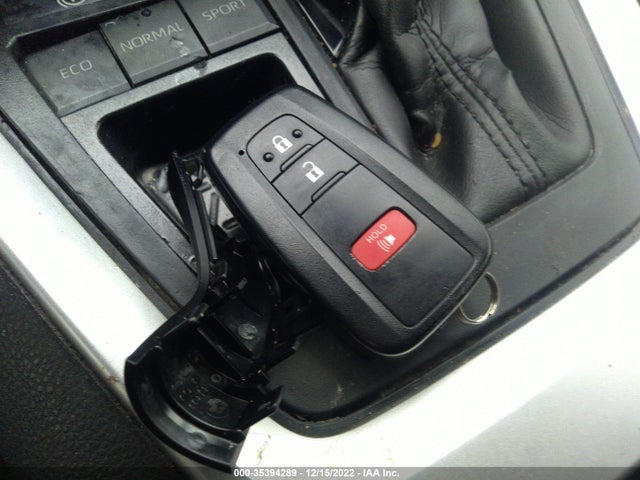 2019 Toyota RAV4, VIN: JTMW1RFV0KD038063