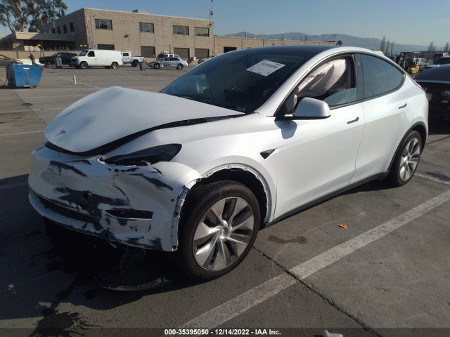 Tesla Model Y 2021 5YJYGDED6MF163079 Image 2