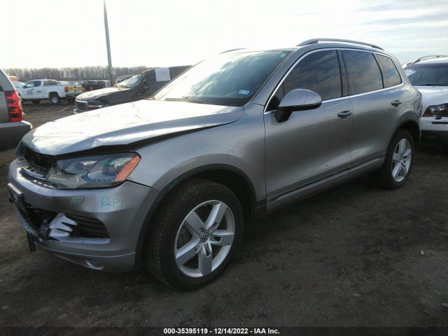 Volkswagen Touareg 2011 WVGFG9BP2BD001968 Image 2