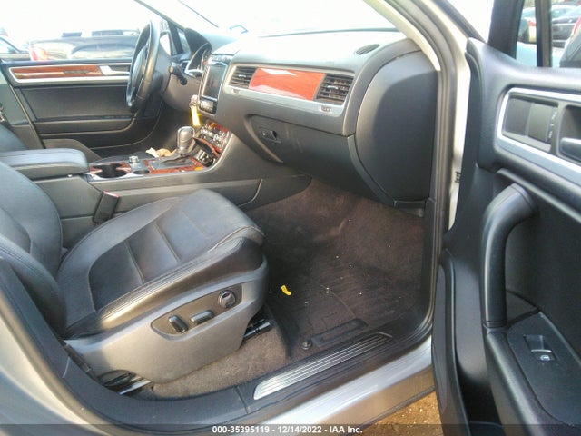 Volkswagen Touareg 2011 WVGFG9BP2BD001968 Image 6