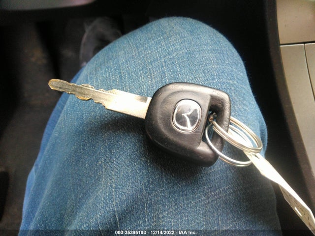 2011 MAZDA MAZDA3 I SPORT VIN: JM1BL1UG5B1494768