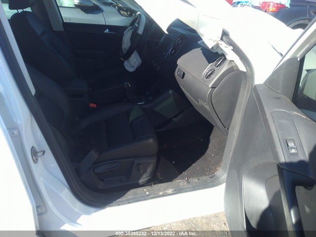 WVGRV7AX0HW501584 Volkswagen Tiguan Wolfsburg Edition