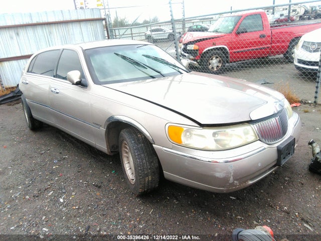 Lincoln Town Car Executive 2001 1LNHM81W01Y653984 головне зображення