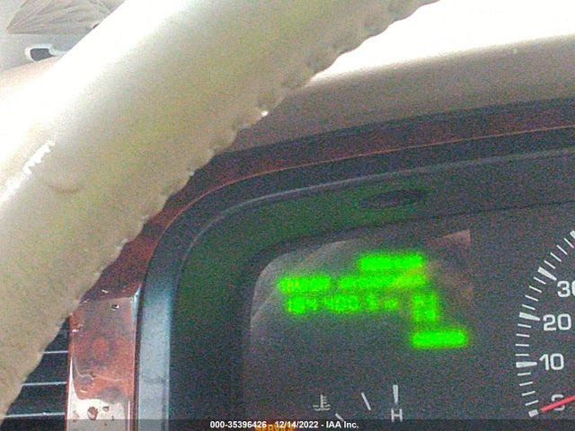 Lincoln Town Car Executive 2001 1LNHM81W01Y653984 Image 8