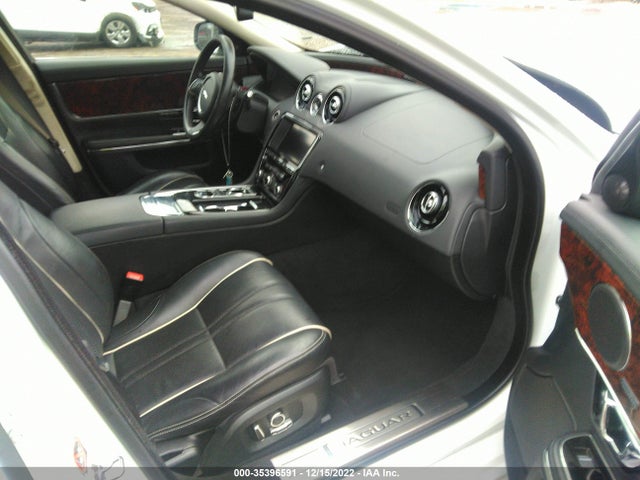 Jaguar XJ 2016 SAJWJ1CD7G8W02063 Image 6