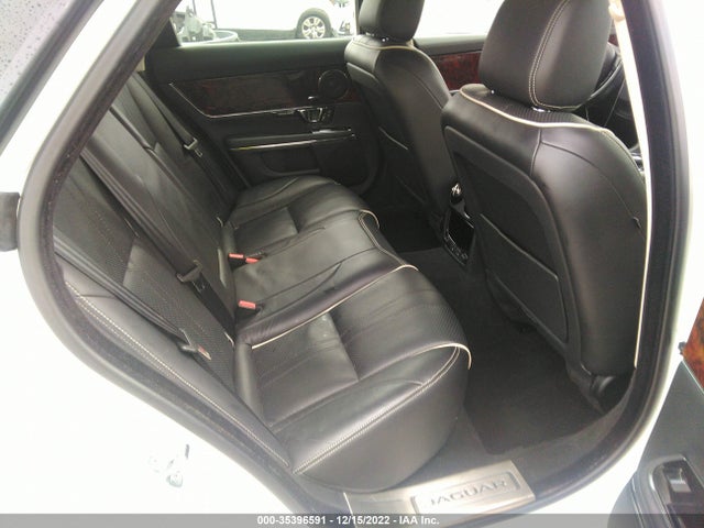 Jaguar XJ 2016 SAJWJ1CD7G8W02063 Image 9