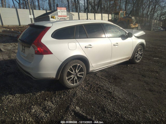 2016 Volvo V60, VIN: YV4612HK6G1015645