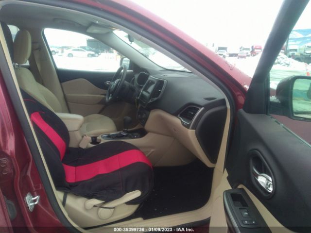 1C4PJLCB3KD325960 Jeep Cherokee Latitude