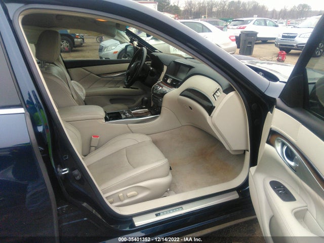 2017 Infiniti Q70, VIN: JN1BY1PR6HM210752