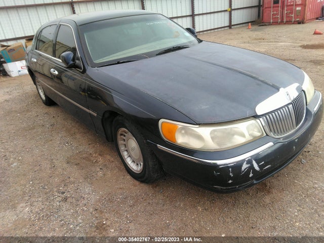 Lincoln Town Car Executive 2001 1LNHM81W21Y658328 головне зображення