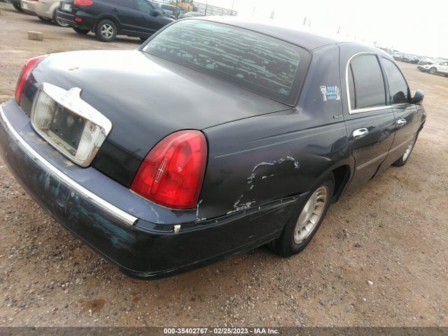 Lincoln Town Car Executive 2001 1LNHM81W21Y658328 Image 4