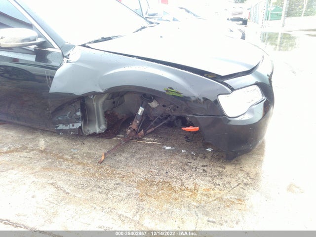 Chrysler 300 2019 2C3CCAEG5KH689374 Image 8