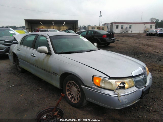 2000 1LNHM82W0YY895831 main image