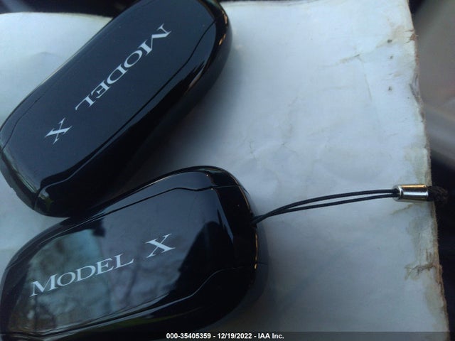 2020 Tesla Model X, VIN: 5YJXCDE28LF236702