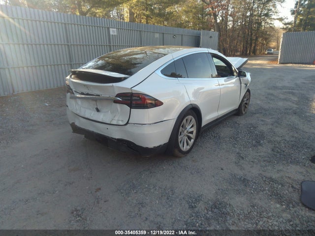 2020 Tesla Model X, VIN: 5YJXCDE28LF236702