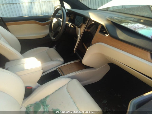 2020 Tesla Model X, VIN: 5YJXCDE28LF236702