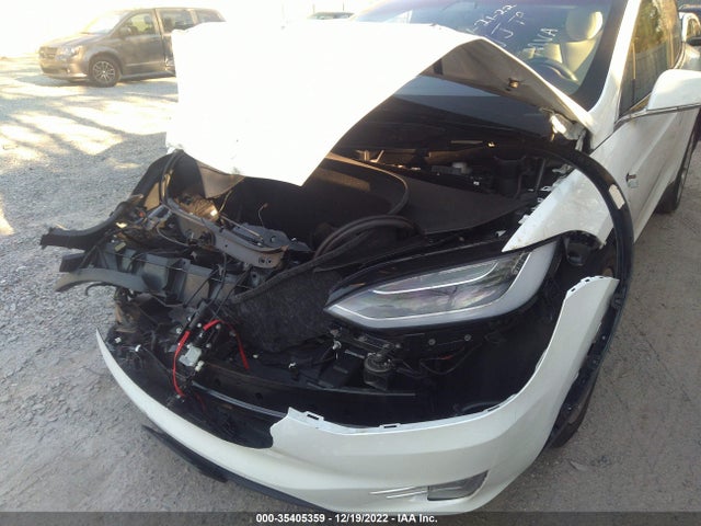 2020 Tesla Model X, VIN: 5YJXCDE28LF236702