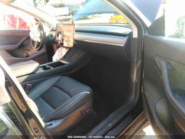 Tesla Model Y Long Range 2022 7SAYGDEE3NF409387 Image 5
