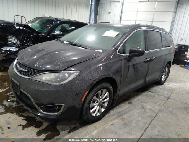 Chrysler Pacifica Touring Plus 2018 2C4RC1FG8JR101836 Image 2