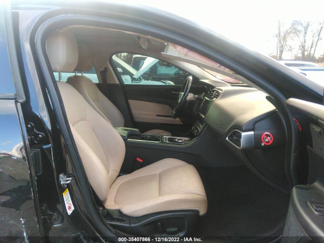 SAJAJ4BV9HA954979 Jaguar Xe 35t Premium