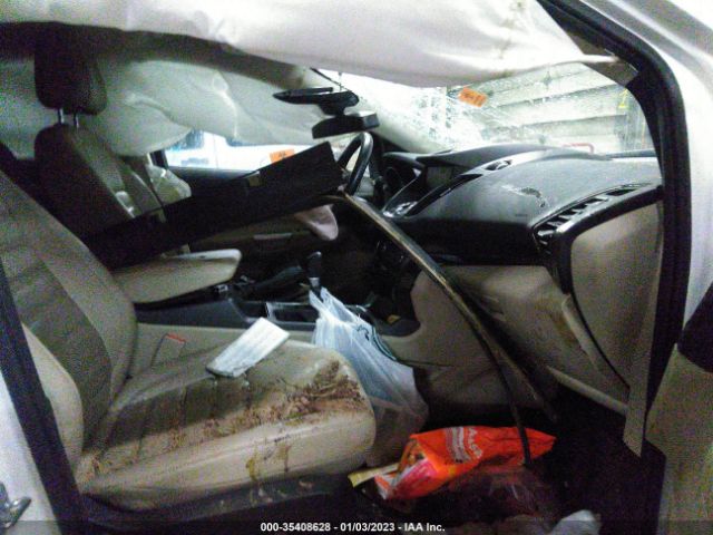 1FMCU9J95HUA64005 Ford Escape Titanium