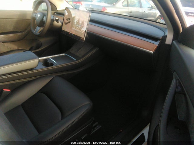 Tesla Model Y Long Range 2022 7SAYGDEE3NF455169 Image 5