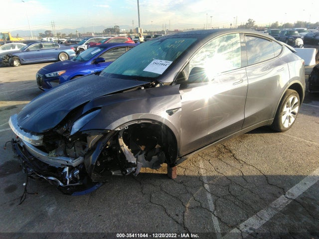 Tesla Model Y Long Range 2022 7SAYGDEE6NF560417 Image 2