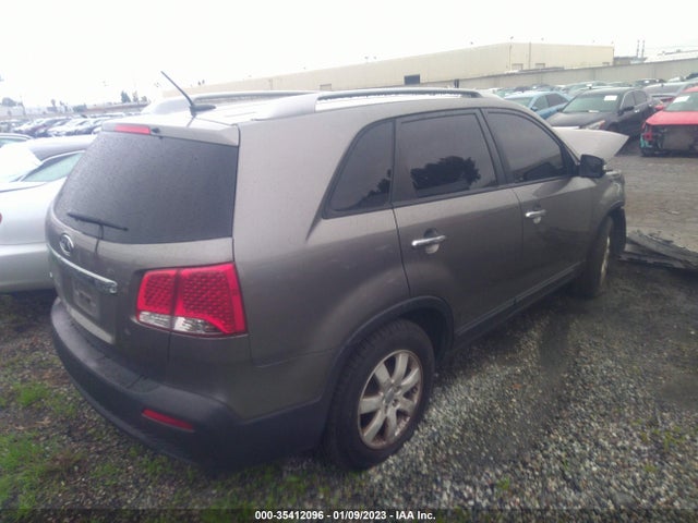 2013 KIA SORENTO LX VIN: 5XYKT4A62DG424158