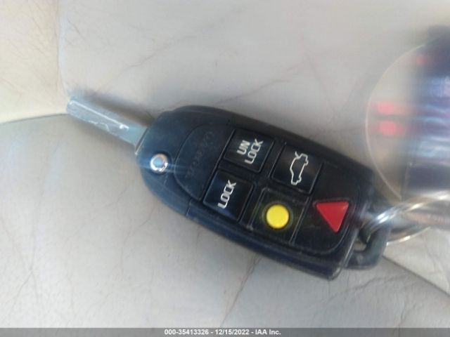 YV1SW592772617199 Volvo V70