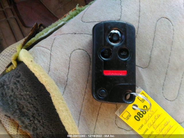 Acura RL 2005 JH4KB16545C019859 Image 3