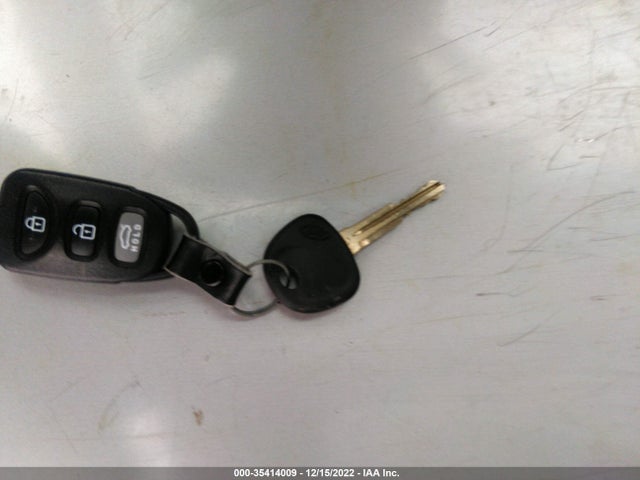 2012 HYUNDAI ELANTRA LIMITED PZEV VIN: 5NPDH4AE3CH107854