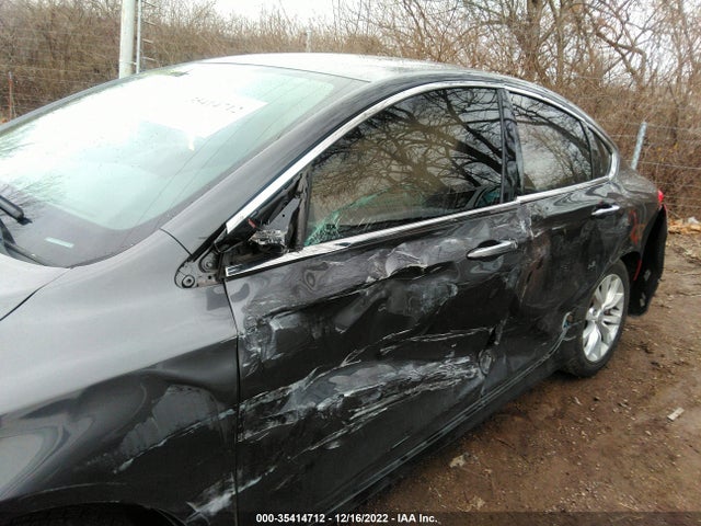 Chrysler 200 C 2015 1C3CCCCG3FN510342 Image 6