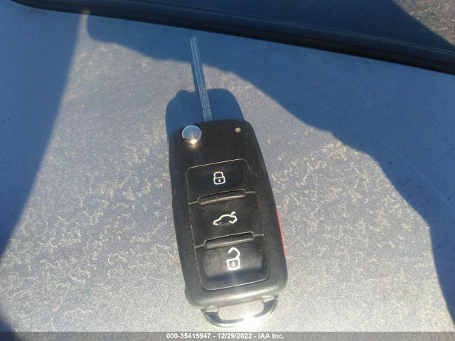 Volkswagen Passat 2012 1VWBH7A36CC065986 Image 3