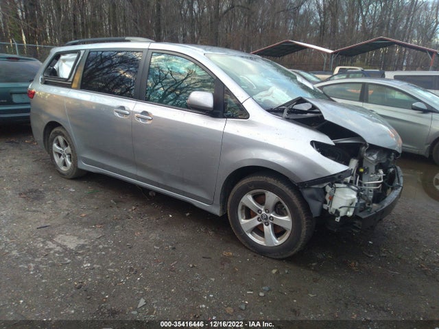 2018 Toyota Sienna, VIN: 5TDKZ3DC2JS909148