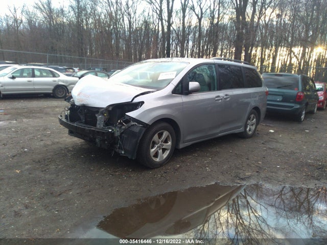 2018 Toyota Sienna, VIN: 5TDKZ3DC2JS909148