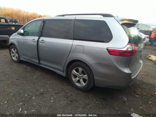 2018 Toyota Sienna, VIN: 5TDKZ3DC2JS909148
