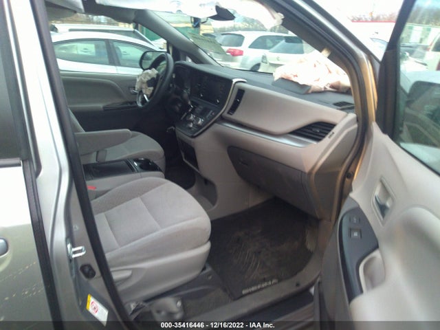 2018 Toyota Sienna, VIN: 5TDKZ3DC2JS909148
