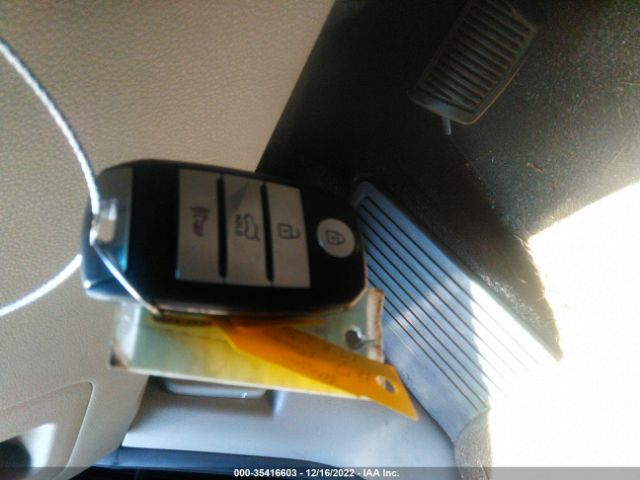 KNDMB5C14H6325529 KIA SEDONA LX