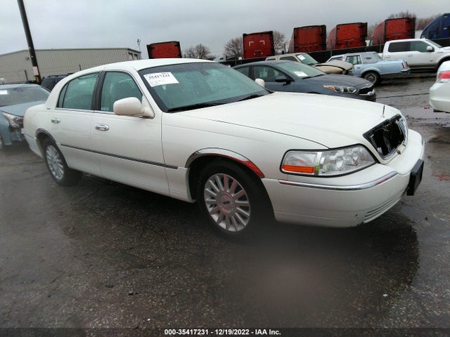 Lincoln Town Car Signature 2003 1LNHM82W73Y682741 main image