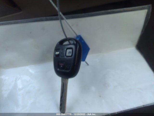 Lexus ES 330 2004 JTHBA30G340008781 Image 3