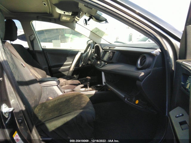 2018 Toyota RAV4, VIN: JTMRJREV9JD203864