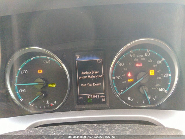 2018 Toyota RAV4, VIN: JTMRJREV9JD203864