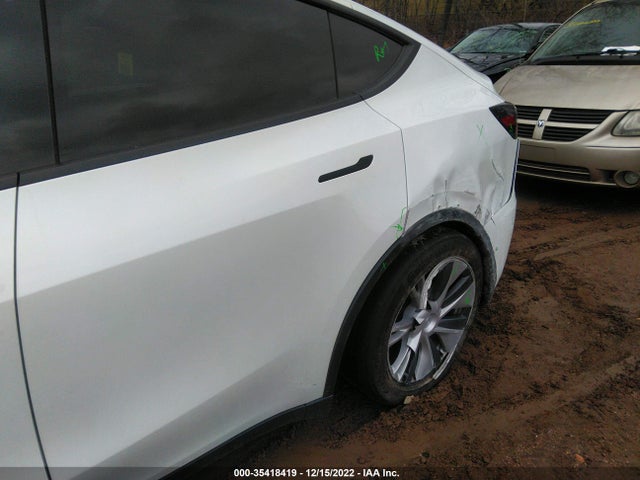 Tesla Model Y Long Range 2021 5YJYGDEE7MF082004 Image 6