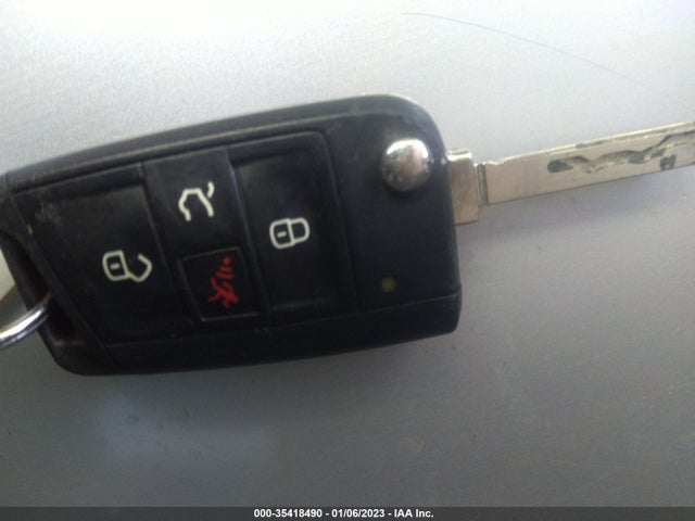 3VV0B7AX7JM058587 Volkswagen TIGUAN S