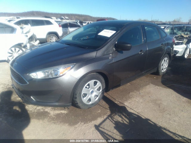 2016 Ford Focus, VIN: 1FADP3E20GL275293