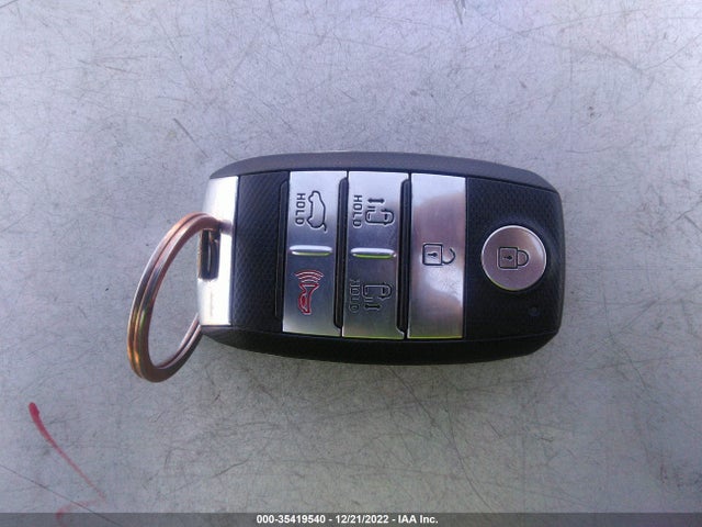 2016 Kia Sedona, VIN: KNDME5C15G6156885