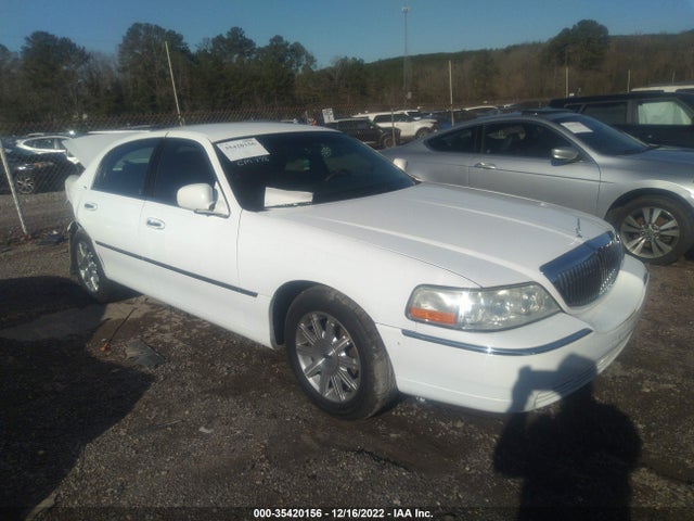 Lincoln Town Car Signature Limited 2011 2LNBL8CV8BX750123 main image
