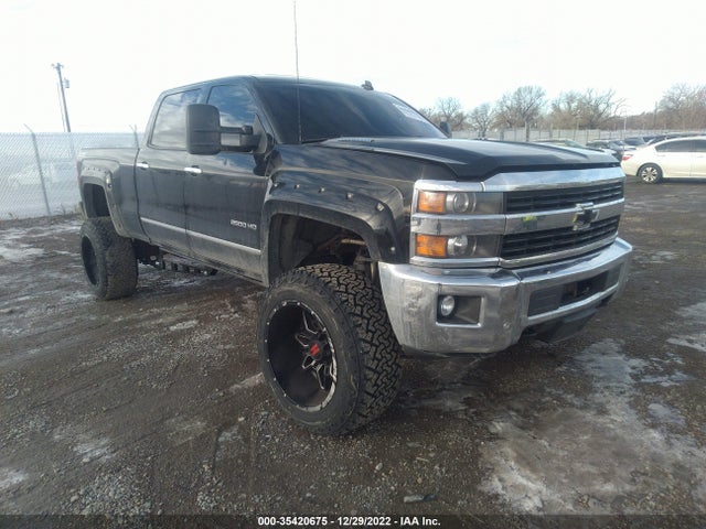 2015 1GC1KWE85FF147937 main image