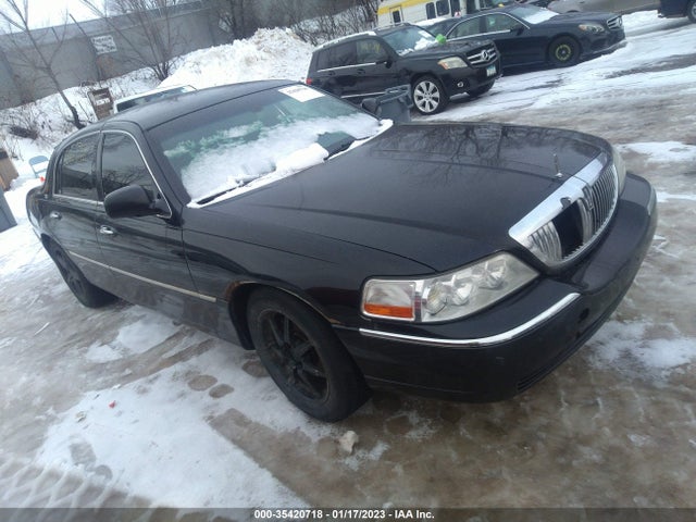Lincoln Town Car Signature Limited 2011 2LNBL8CV7BX763431 main image