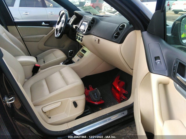2016 Volkswagen Tiguan, VIN: WVGBV7AX0GW056313